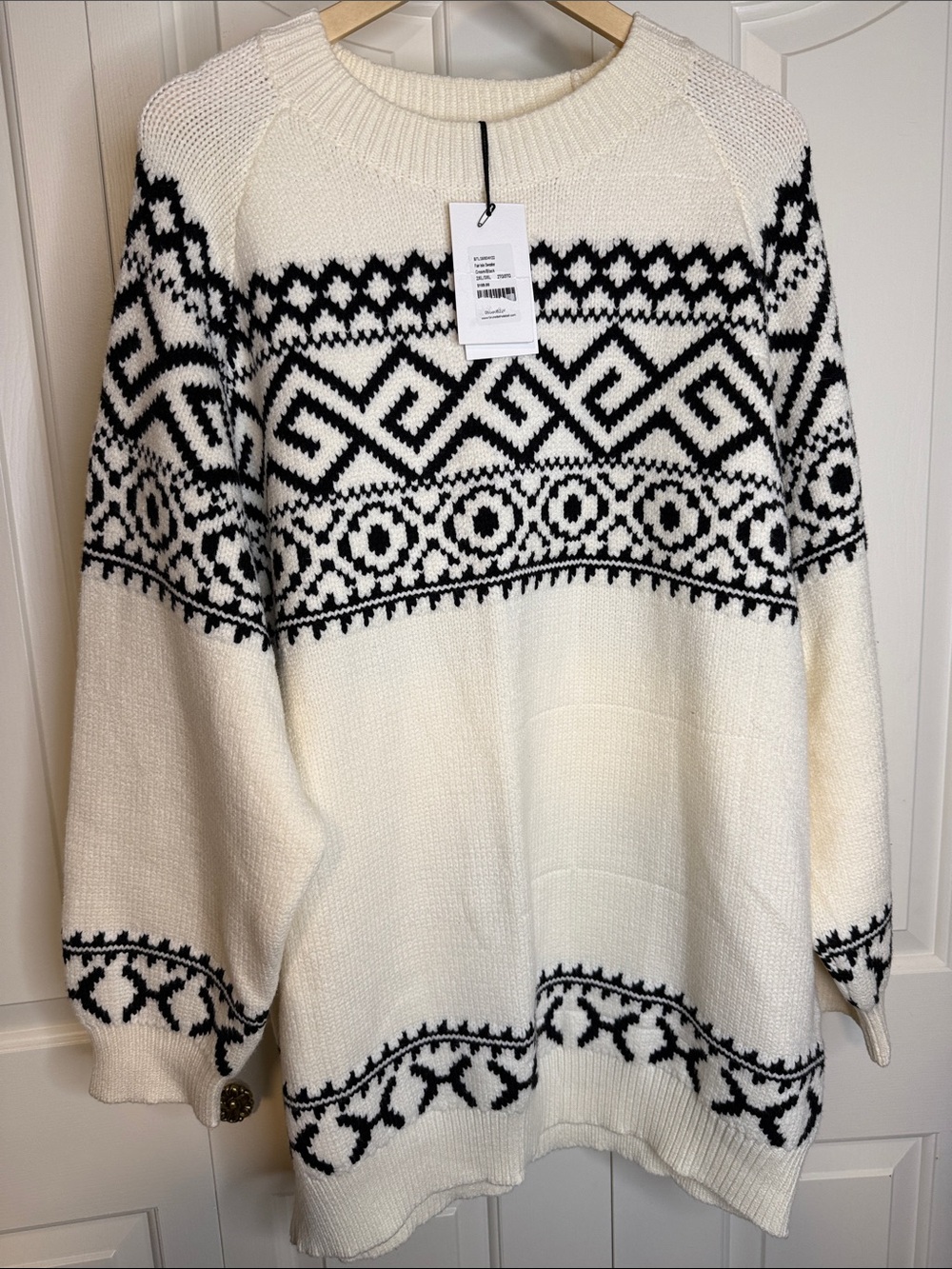 📍 NWT Brunette The Label Cream and Black Geometric Crewneck Sweater